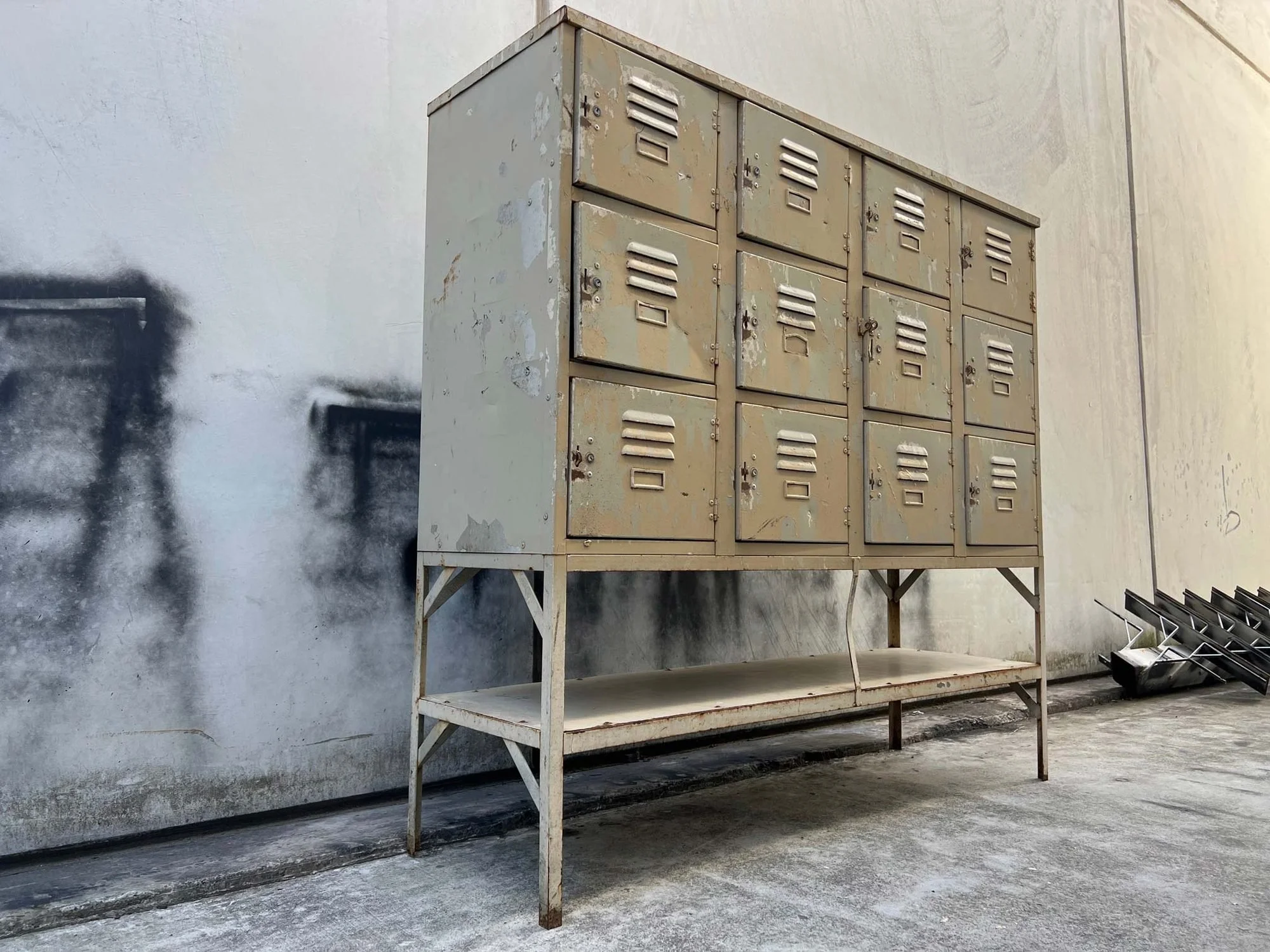 vintage-industrial-metal-school-lockers-5.jpg