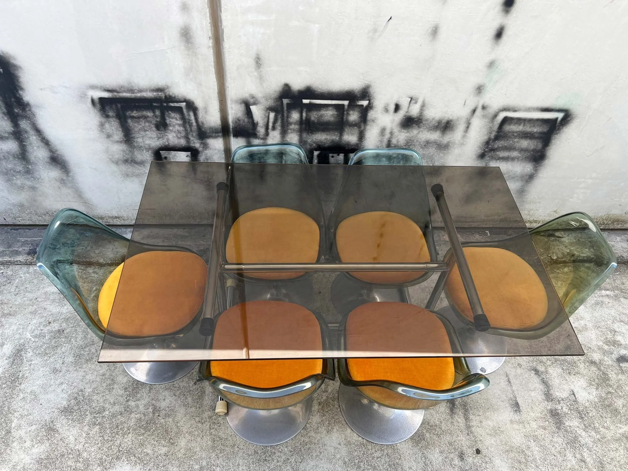 1970s-dining-set-with-six-tulip-chairs-and-smoked-glass-table-4.jpg