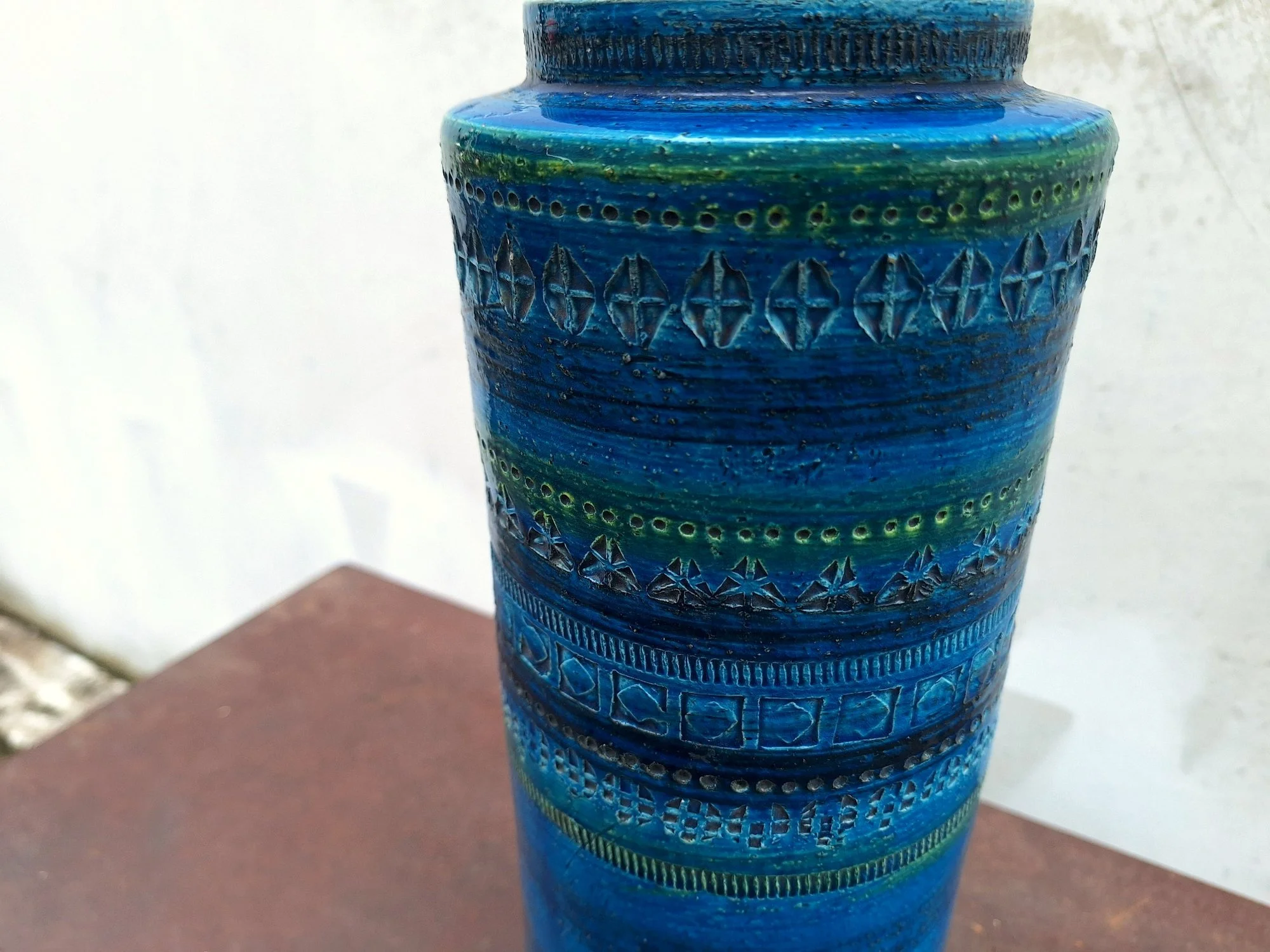bitossi ceramic lamp cylindrical base close up