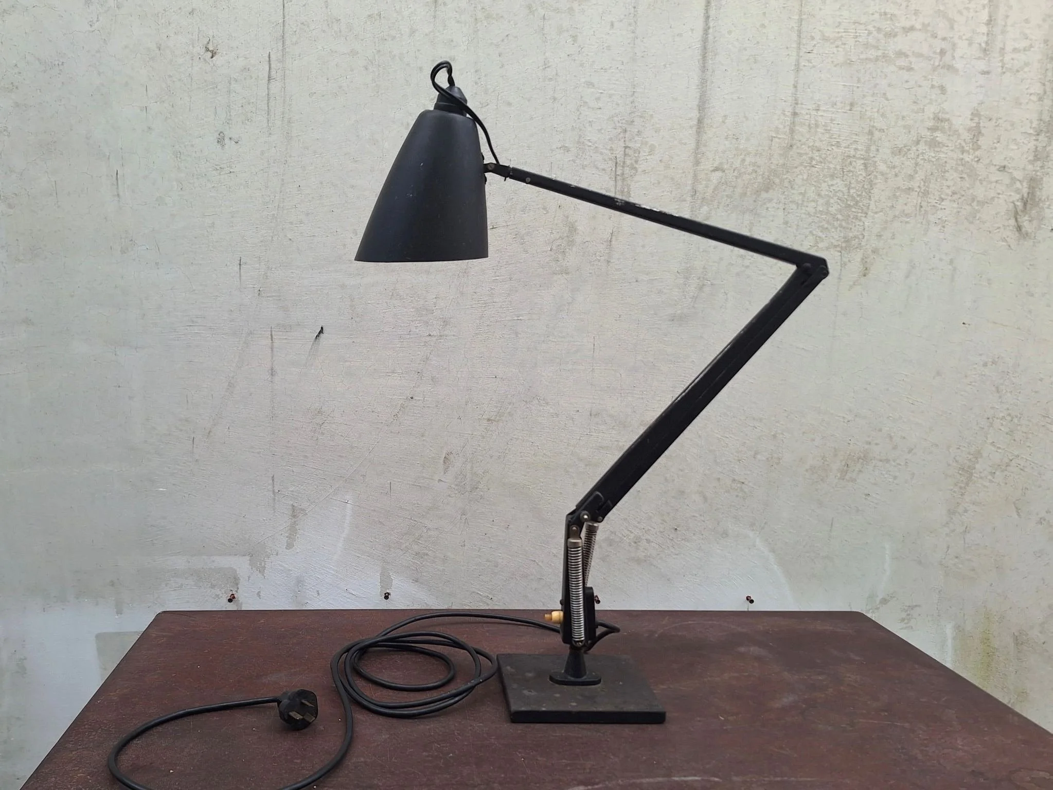planet-vintage-desk-lamp-full.jpg