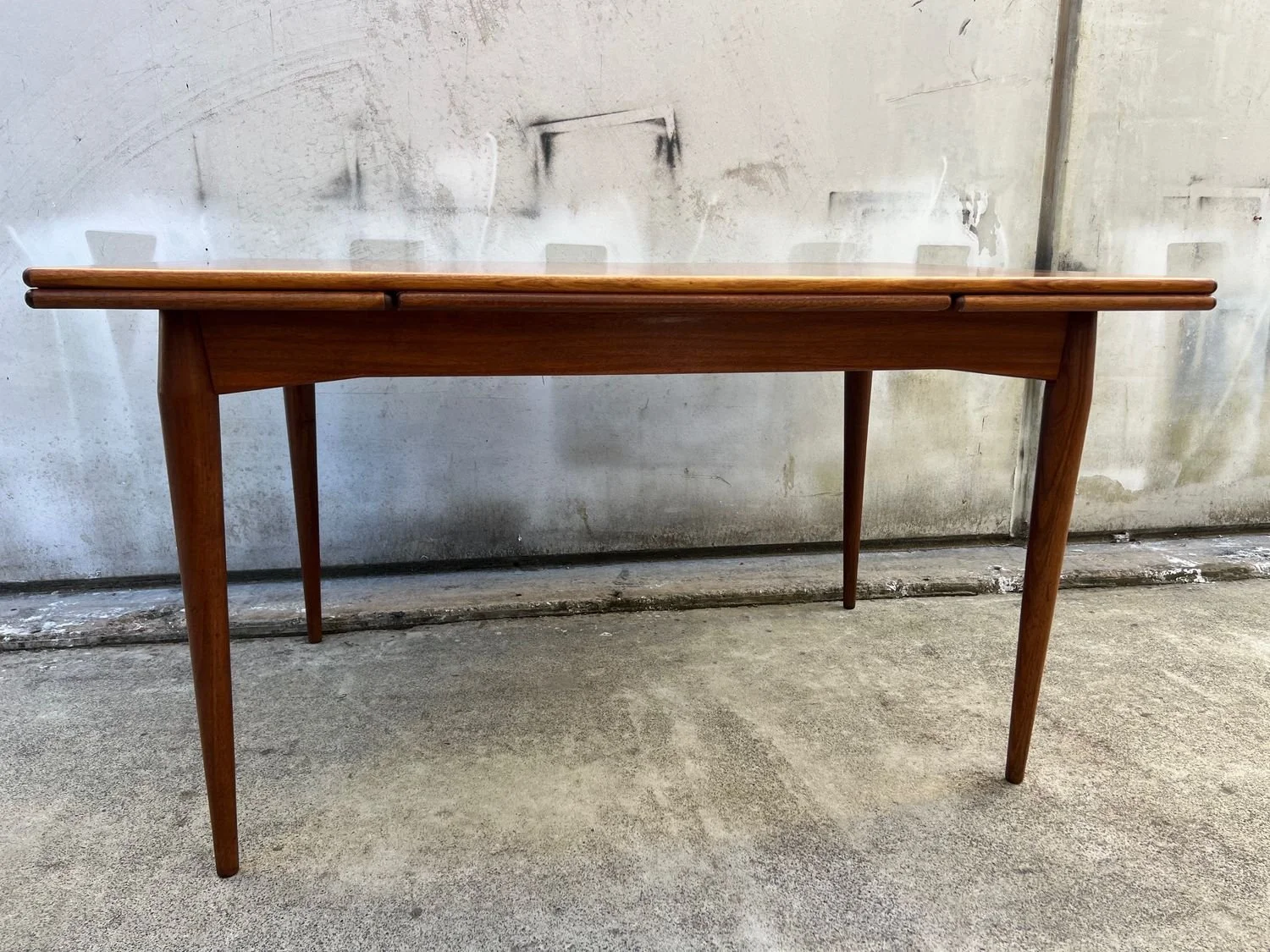 Mid-Century Modern Extendable Parker Dining Table