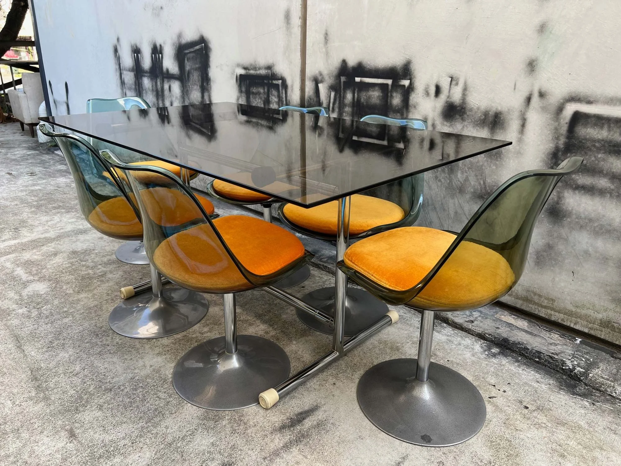 1970s-dining-set-with-six-tulip-chairs-and-smoked-glass-table-1.jpg