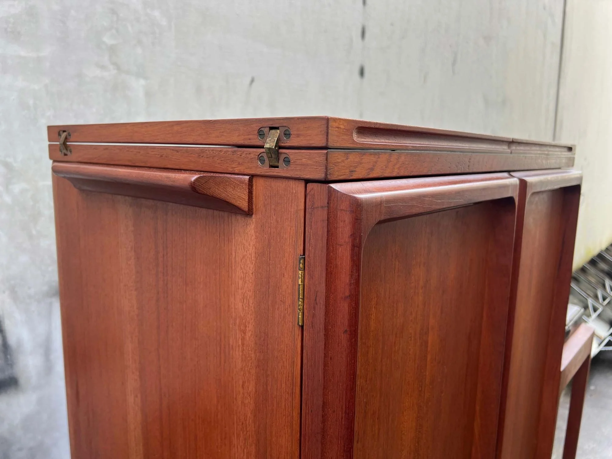 restored-chiswell-folding-teak-bar-with-bar-stools-6.jpg