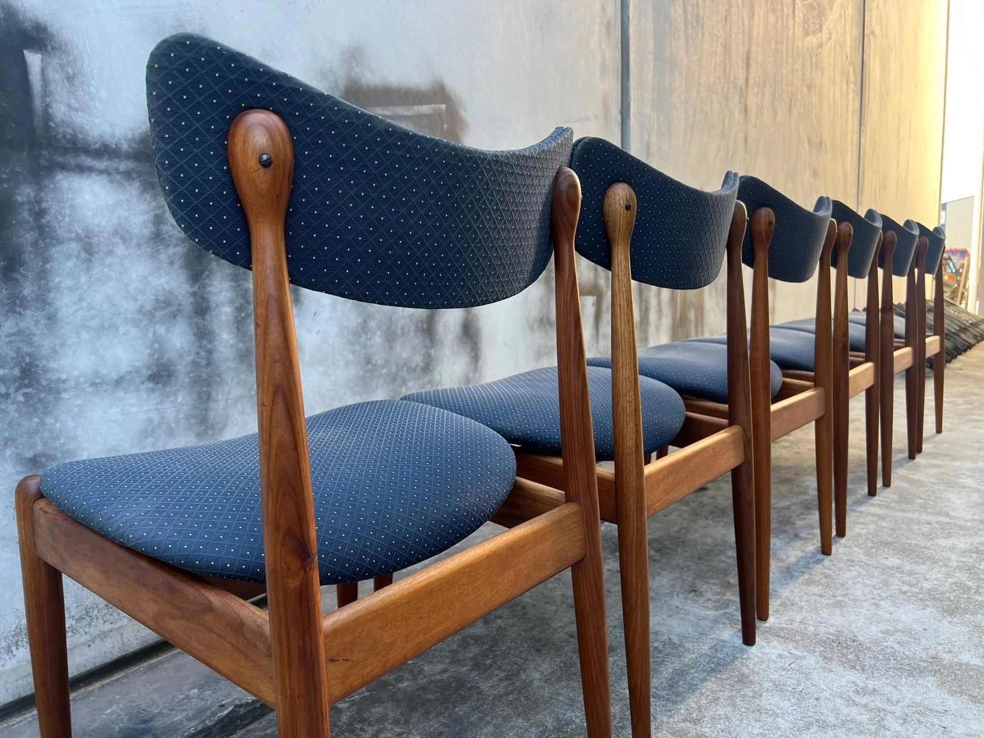 set-of-six-1960s-parker-matchstick-107-dining-chairs-8.jpg