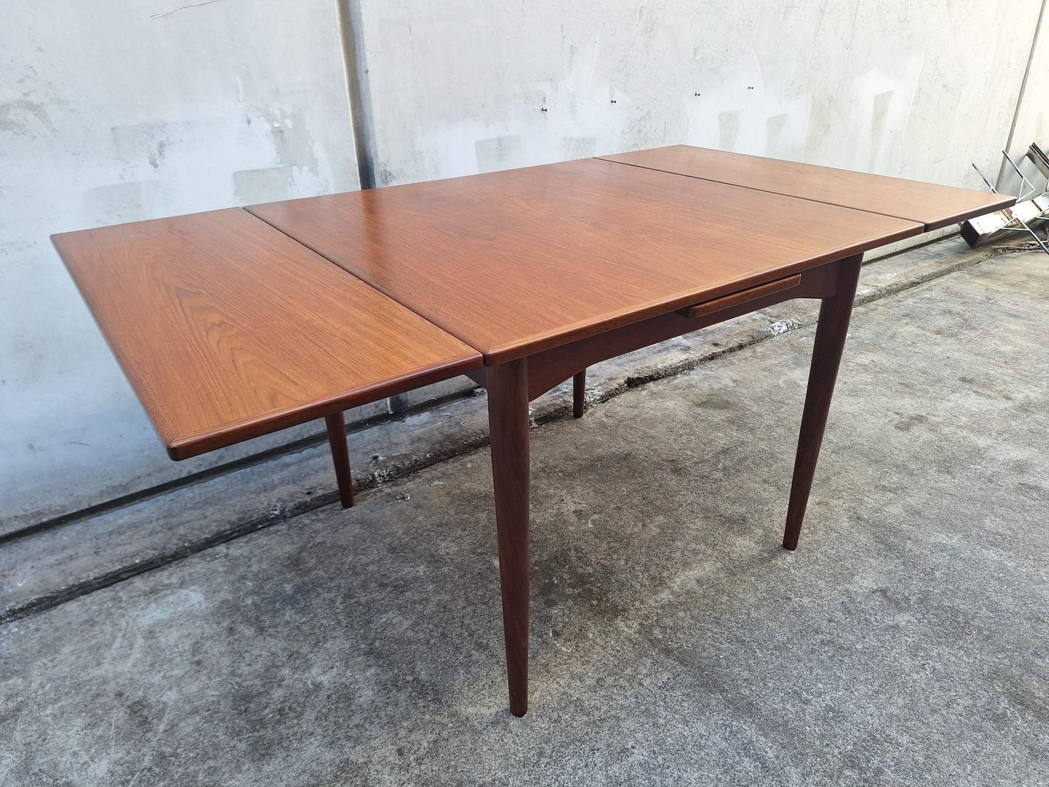 mid-century teak extension dining table 01.jpg