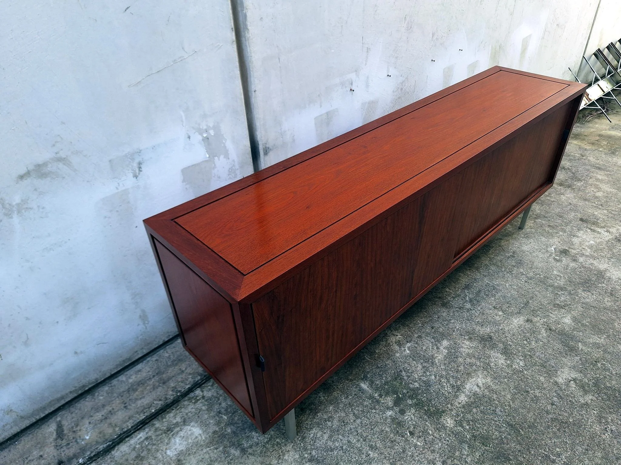 mid-century sideboard top detail
