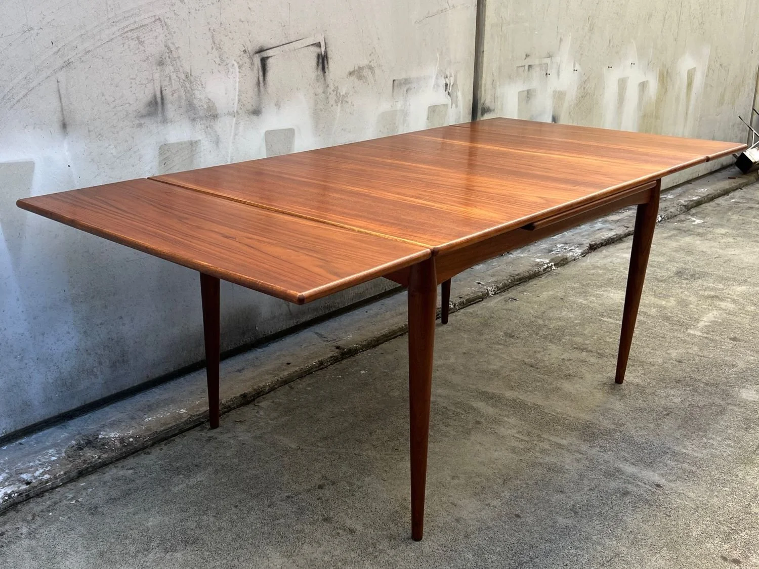 Mid-Century Modern Extendable Parker Dining Table