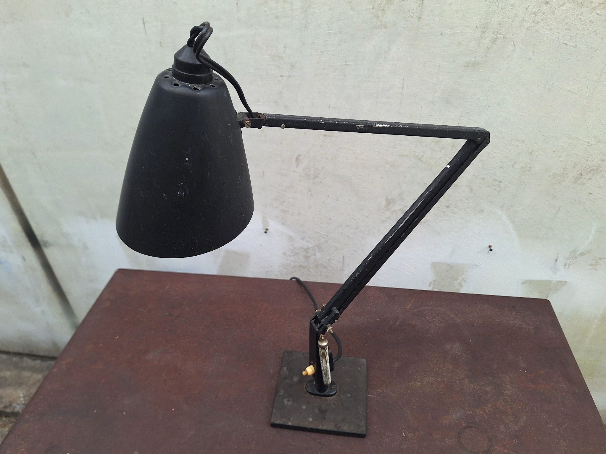 planet-vintage-desk-lamp-angle.jpg