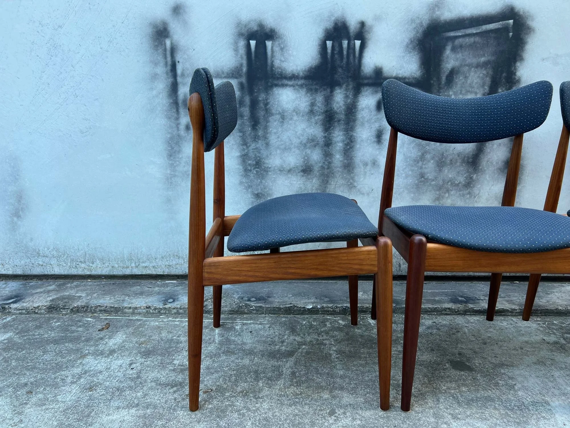 set-of-six-1960s-parker-matchstick-107-dining-chairs-9.jpg