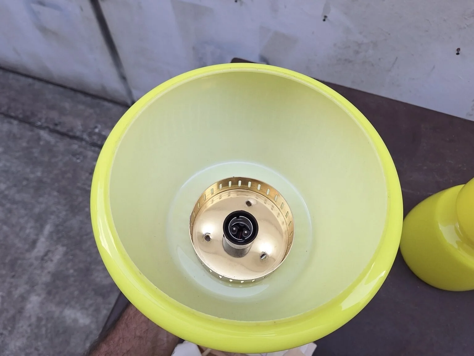 07-vintage-yellow-glass-pendant-light-fitting.jpg