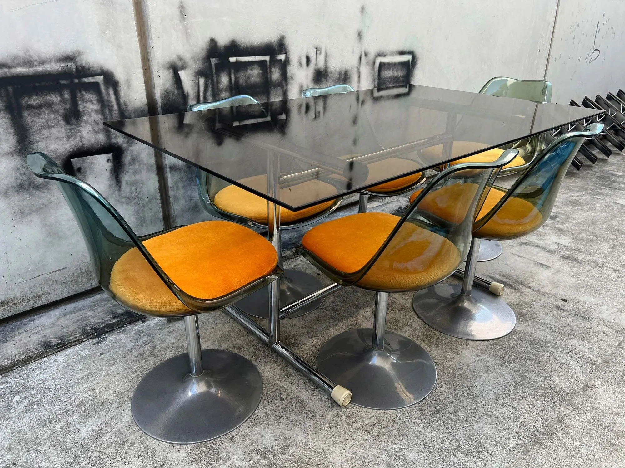 1970s-dining-set-with-six-tulip-chairs-and-smoked-glass-table-2.jpg