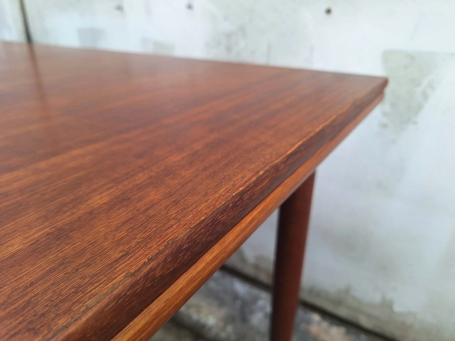 Close-up of the restored tabletop edge and blackbean grain.