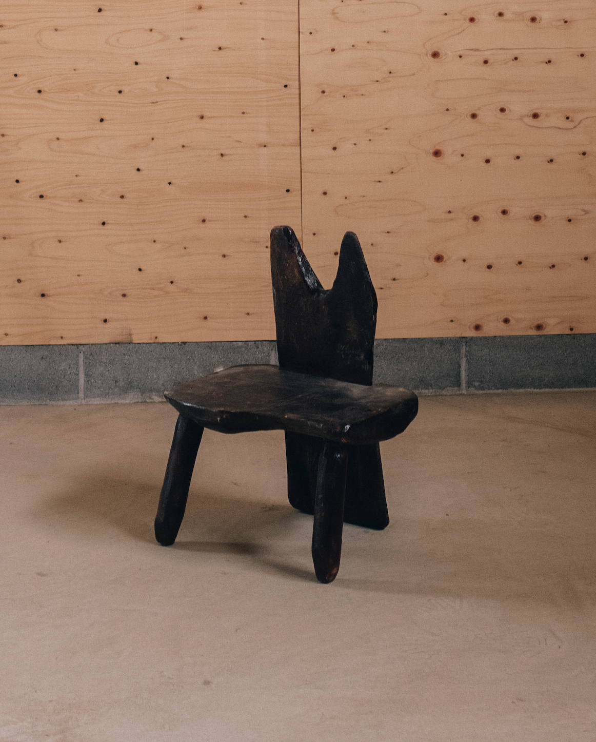 Yu Kobayashi "YKs-036," 2025 Japanese cedar, persimmon lacquer 14 1/2 x 10 x 19 in (37 x 26 x 48 cm)