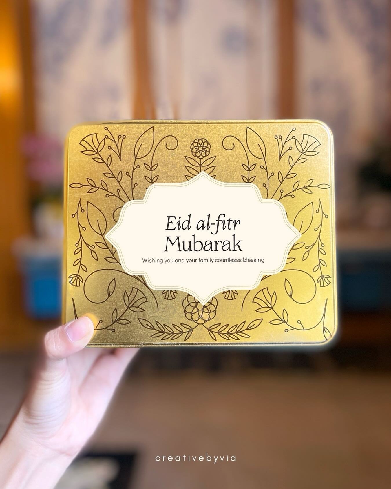 Working in print design is a mix of excitement and challenges. Why? Because what looks great on screen might not translate the same on paper.
⠀⠀⠀⠀⠀⠀⠀⠀⠀
For example, the patterned label I worked on last month for a hamper packaging originally planned 