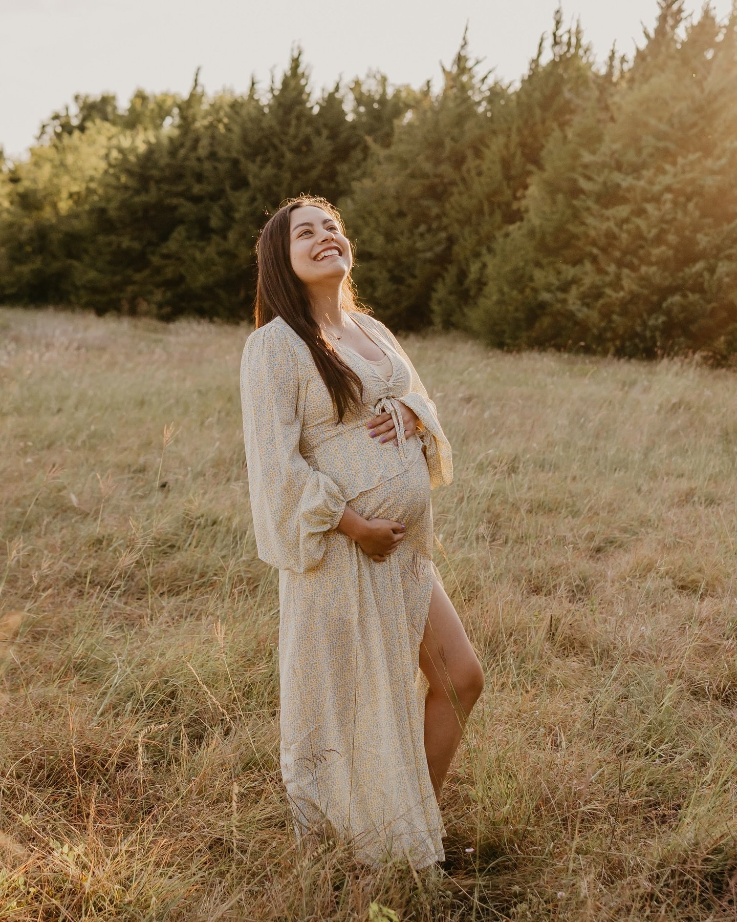 Pregnancy is full of moments that make you stop and realize how amazing this season of life truly is. I want to capture you just as you are&mdash;radiant, strong, and full of love. Whether it&rsquo;s dancing barefoot on the beach or resting in your f