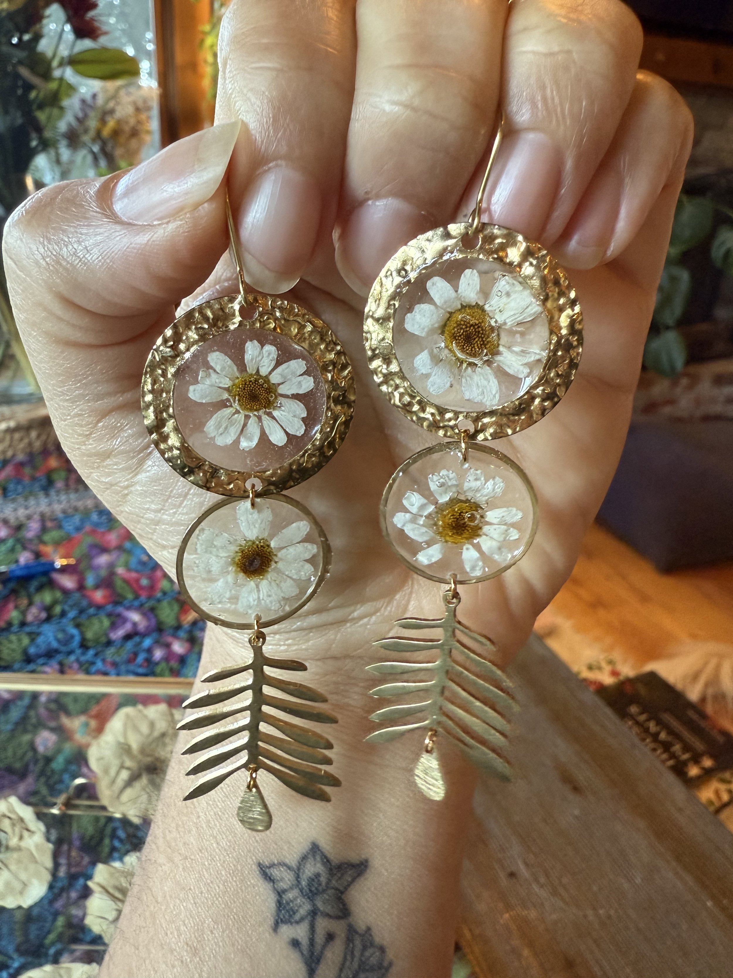 Chamomile leaf dangles