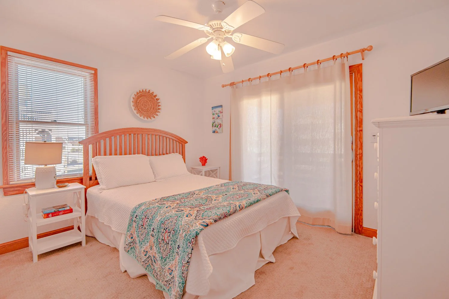 Comfortable beds and safe spaces for healing on mental health retreats on the East Coast