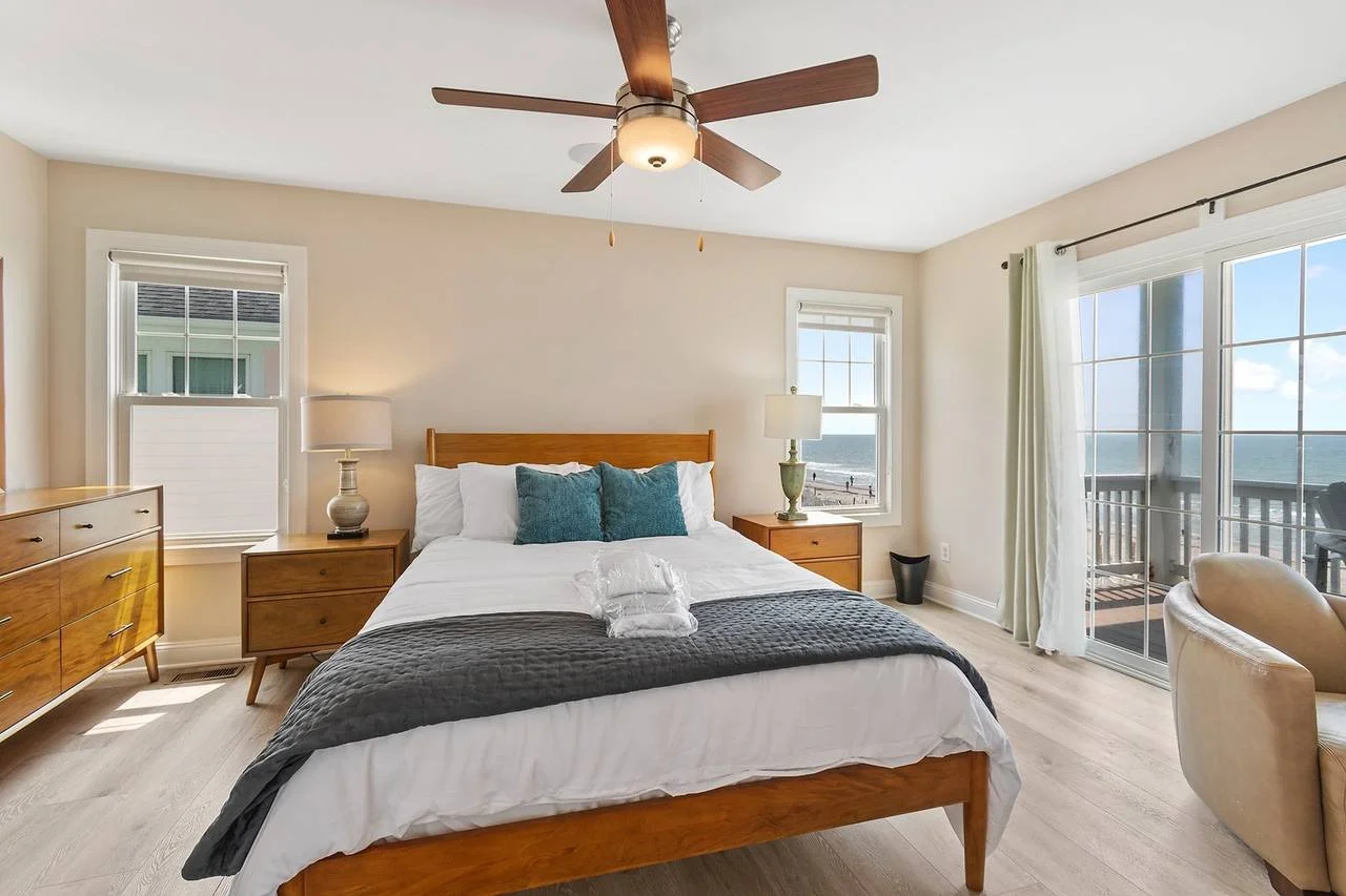 Comfortable beach house with a view on women's wellness retreat on the East Coast