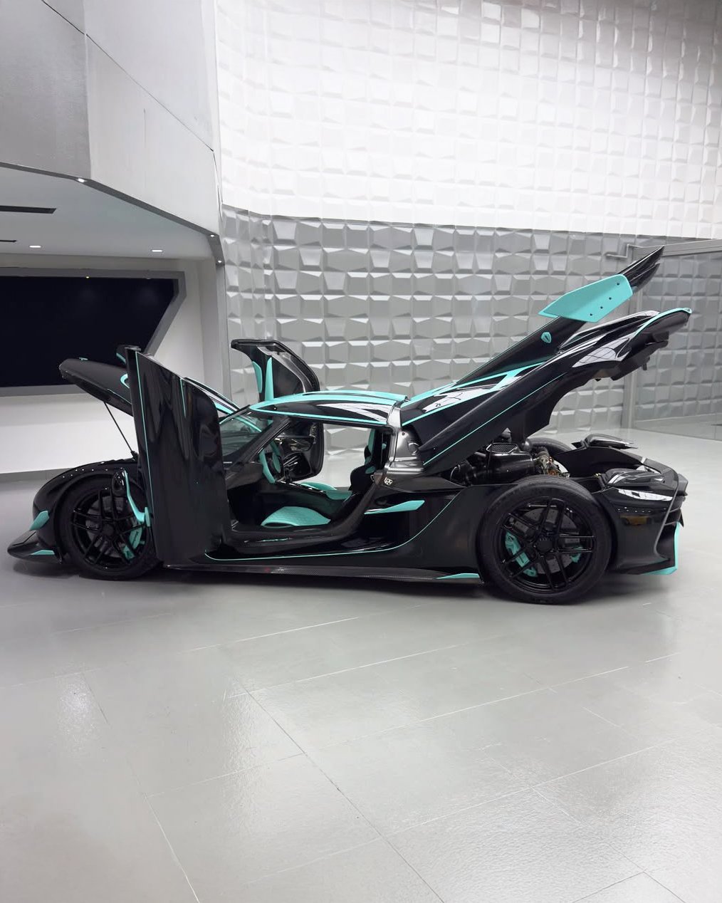 Respecced Jesko Dubai 72952.JPG