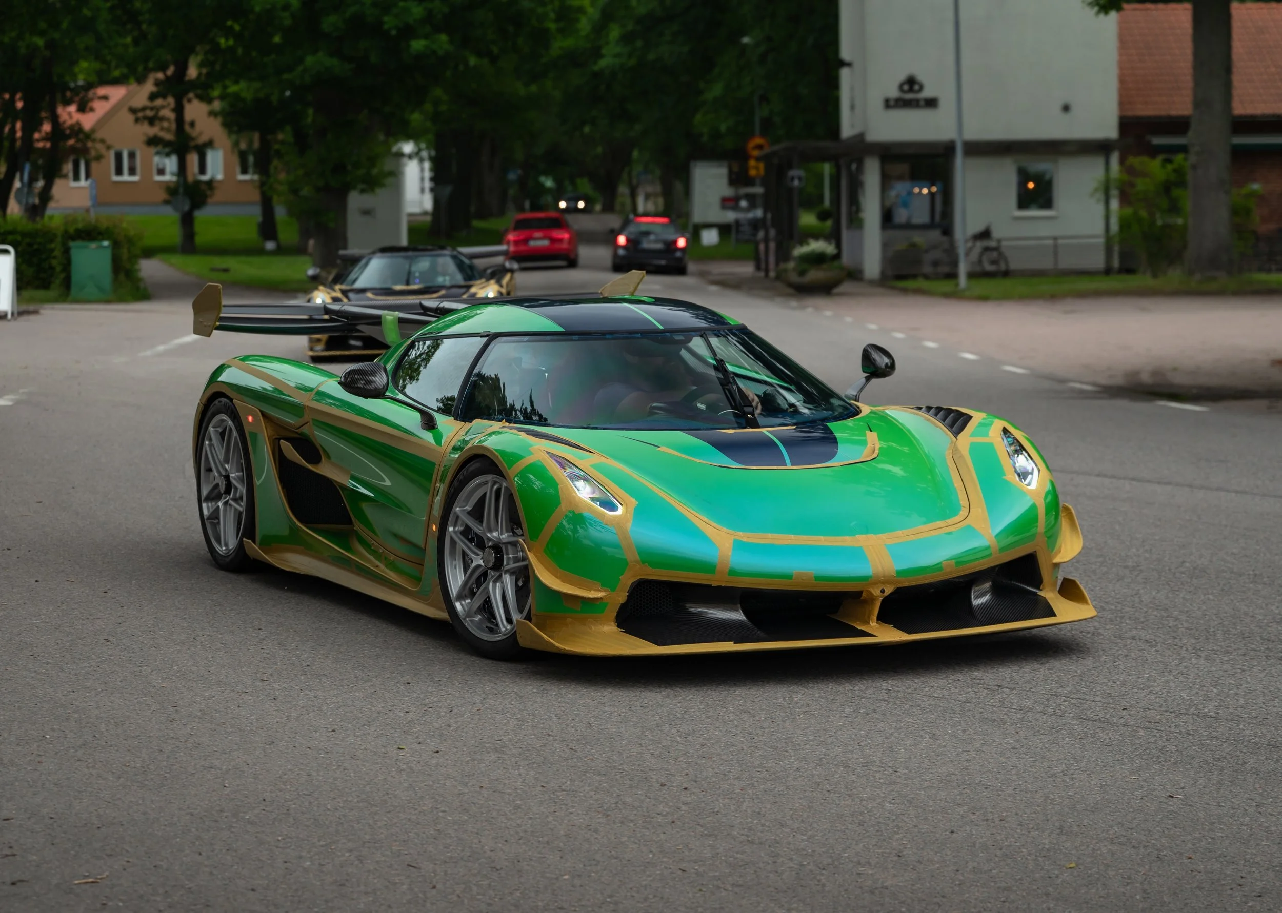 Green with Blue Metallic Flake Jesko Attack CF-3.jpg