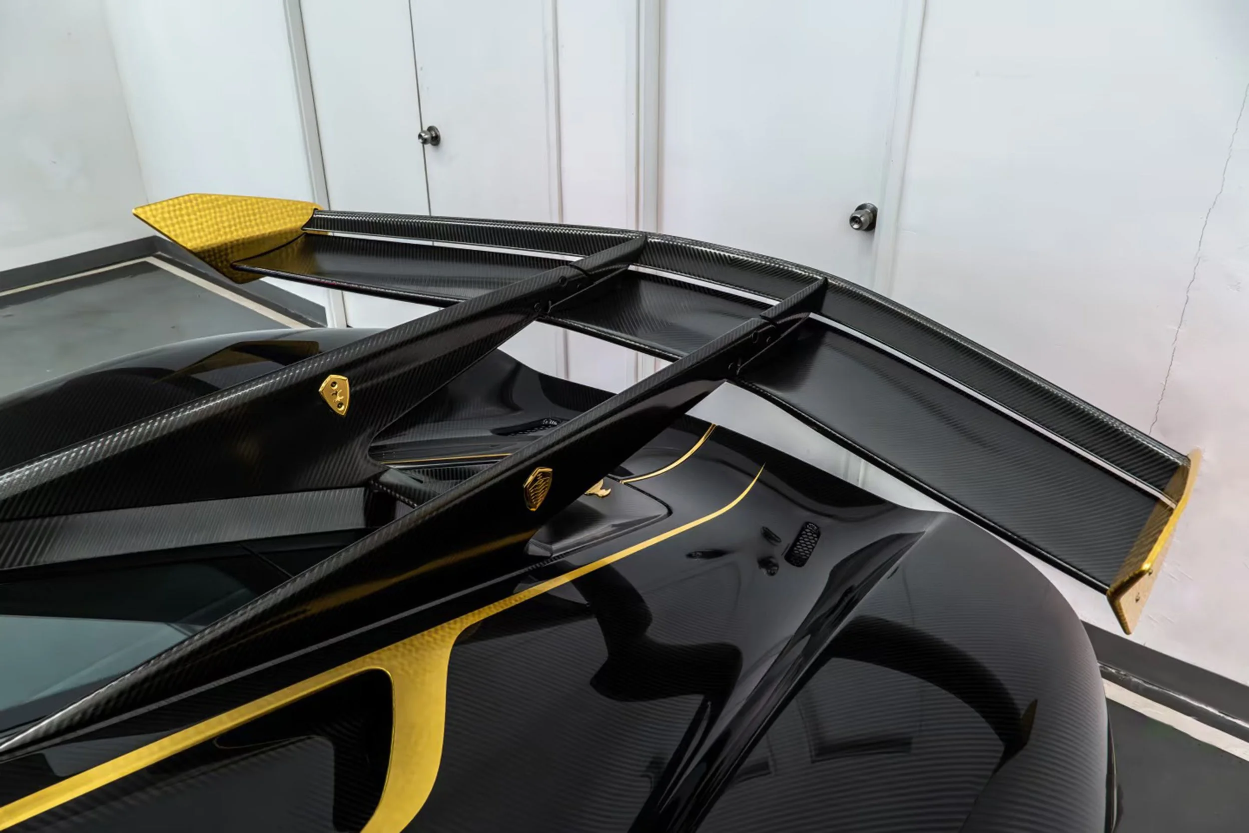 Jesko 7383 rear wing.jpg