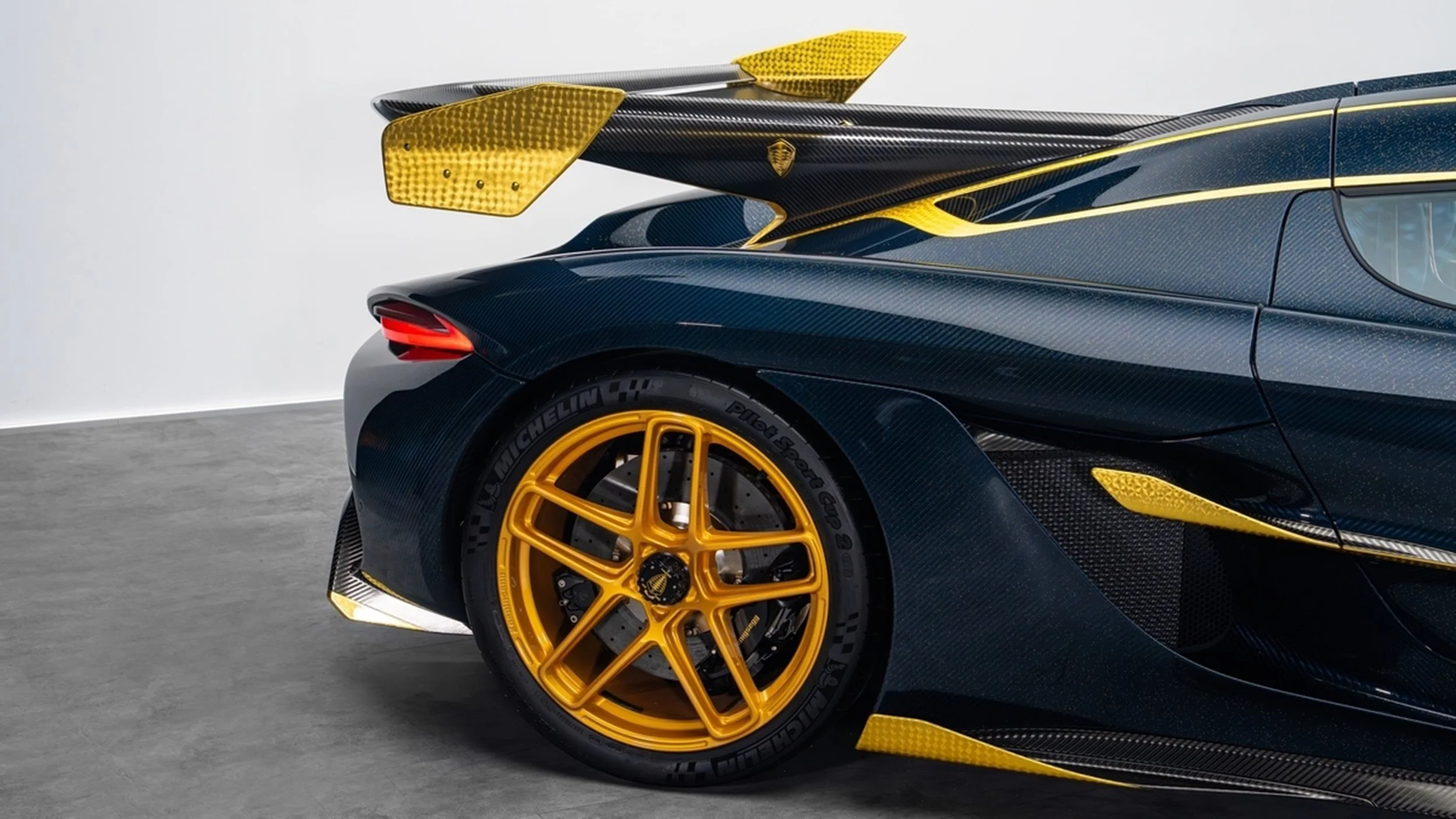 2025-Koenigsegg-Jesko-Attack-Blue-Carbon-Fibre-Gold-7320-31.jpg