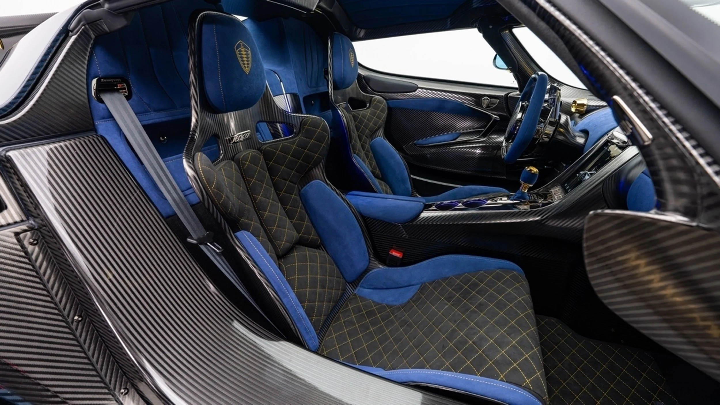 2025-Koenigsegg-Jesko-Attack-Blue-Carbon-Fibre-Gold-7320-54.jpg