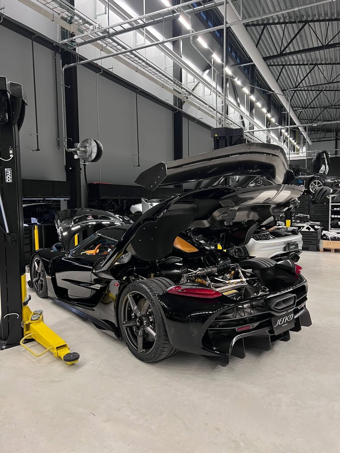 Godzilla Jesko-3.jpg