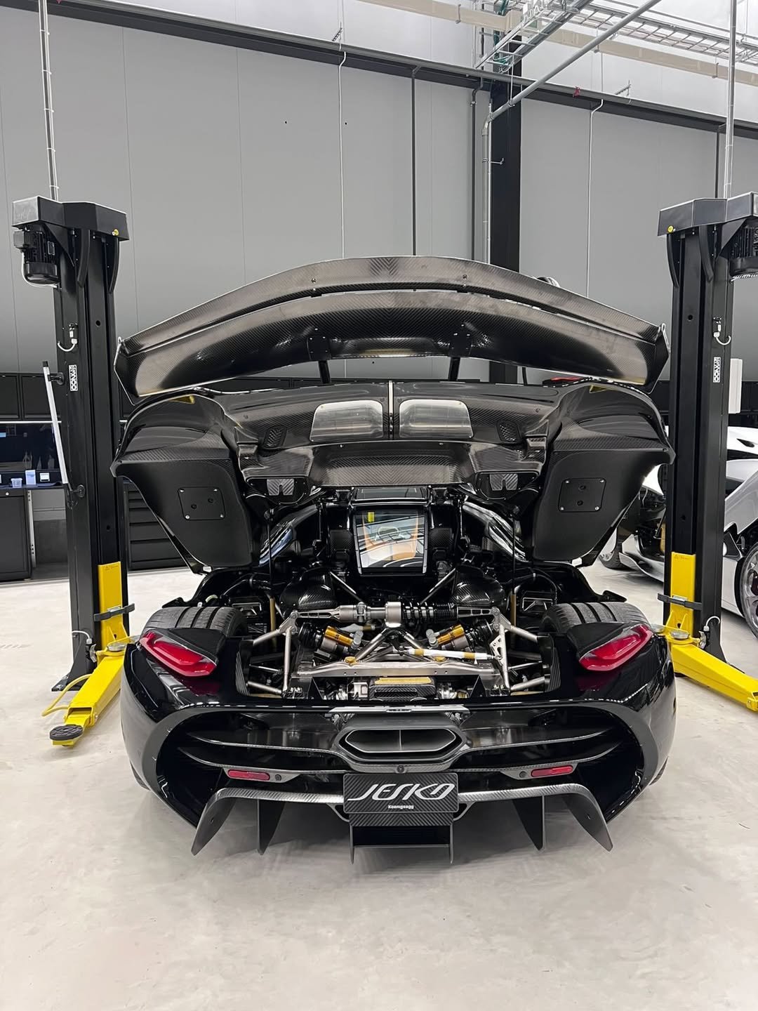 Godzilla Jesko-4.jpg