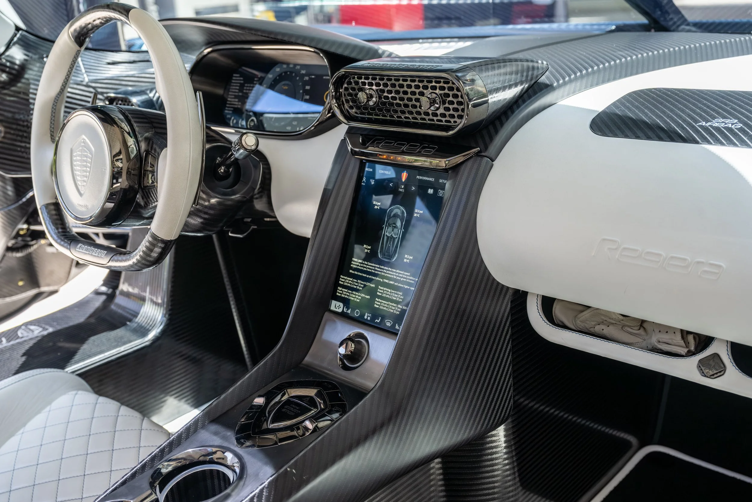 2020-Koenigsegg-Regera_1466461.jpg