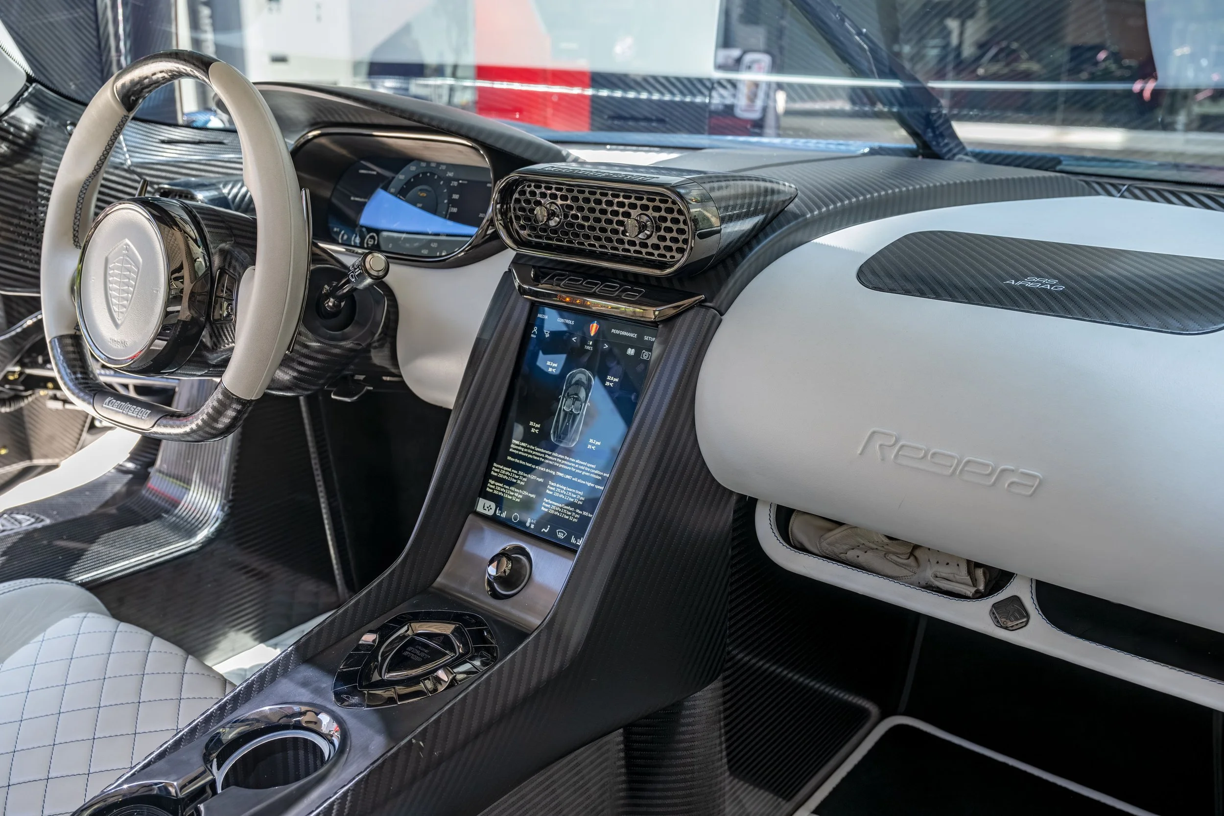 2020-Koenigsegg-Regera_1466467.jpg