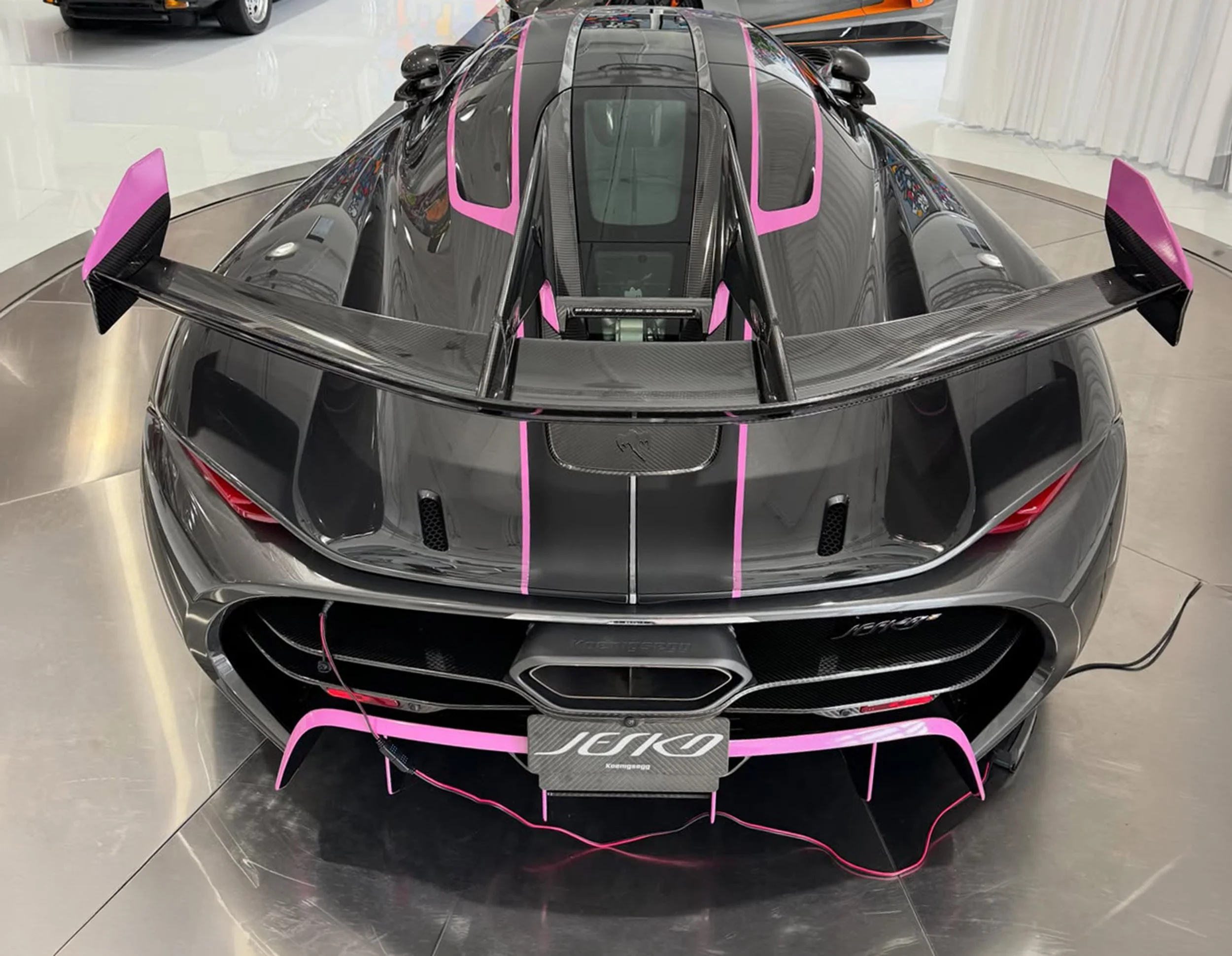 Jesko w wrapped stripes rear.jpg