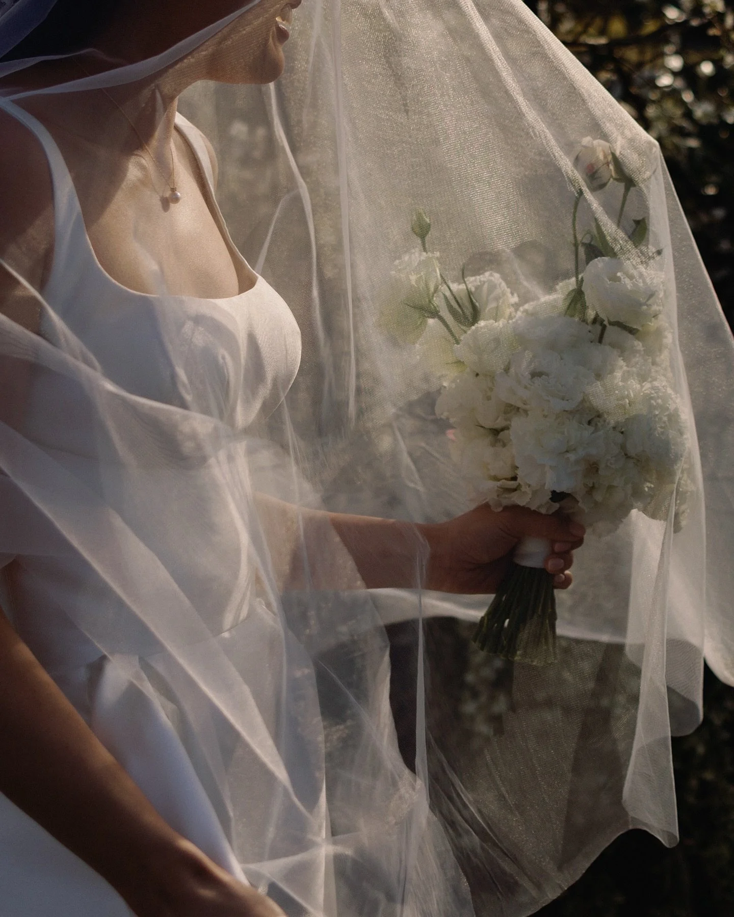 Unseen moments from S &amp; E&rsquo;s day, alongside the most incredible line up:

@redleafwollombi 
@houseoflucielove 
@aniellabatten_content 
@joyridefilms
@ffoliar
@silentshoutent
@pipbest_inlightceremonies 
@effie.events
@beautybygeorgiahull @bea