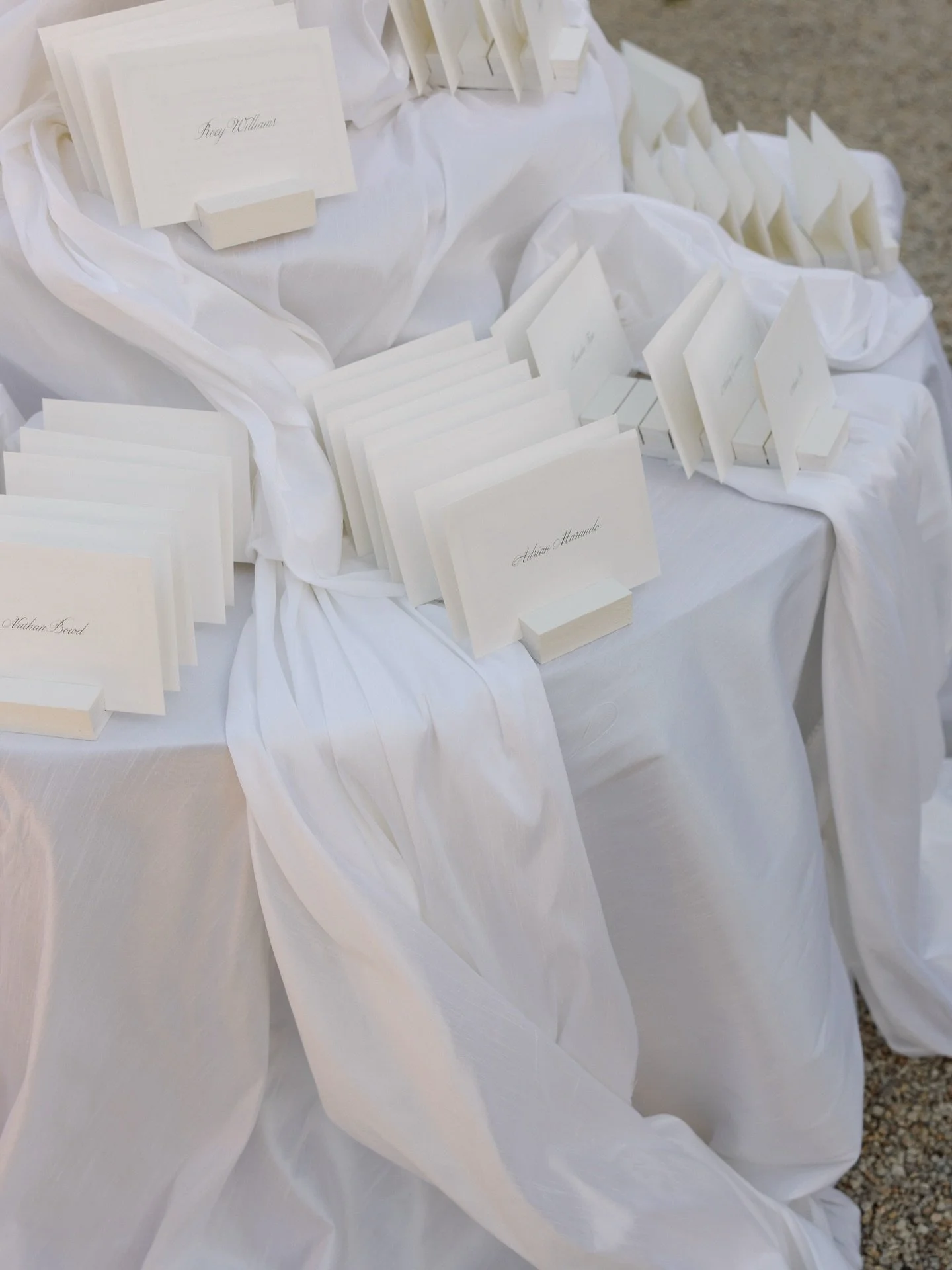 A love letter to you&hellip; 100+ Handwritten notes by E &amp; S for each loved one. A meaningful moment woven into their canap&eacute; hour experience.

Alongside @ffoliar &amp; @tamborinepress; shot by @houseoflucielove &amp; content by @aniellabat