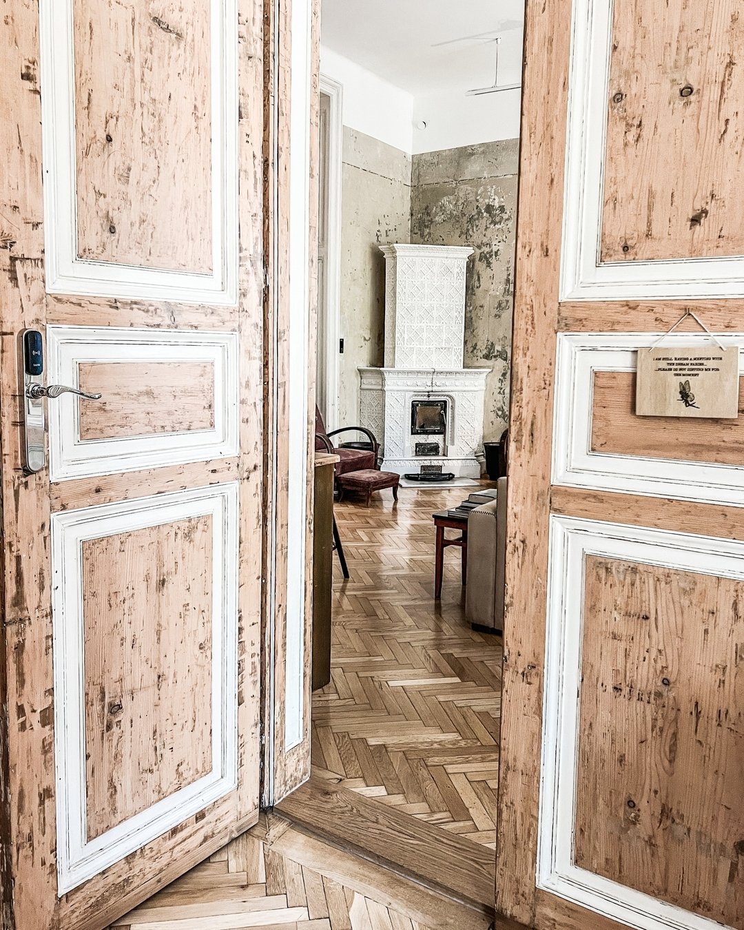 I know you're all excited about next year's retreats, but if you can't wait to hang out with us, there are TWO rooms remaining for our December retreat! Our Budapest retreat attendees will be staying at @brodyhouse, a boutique townhouse hotel created