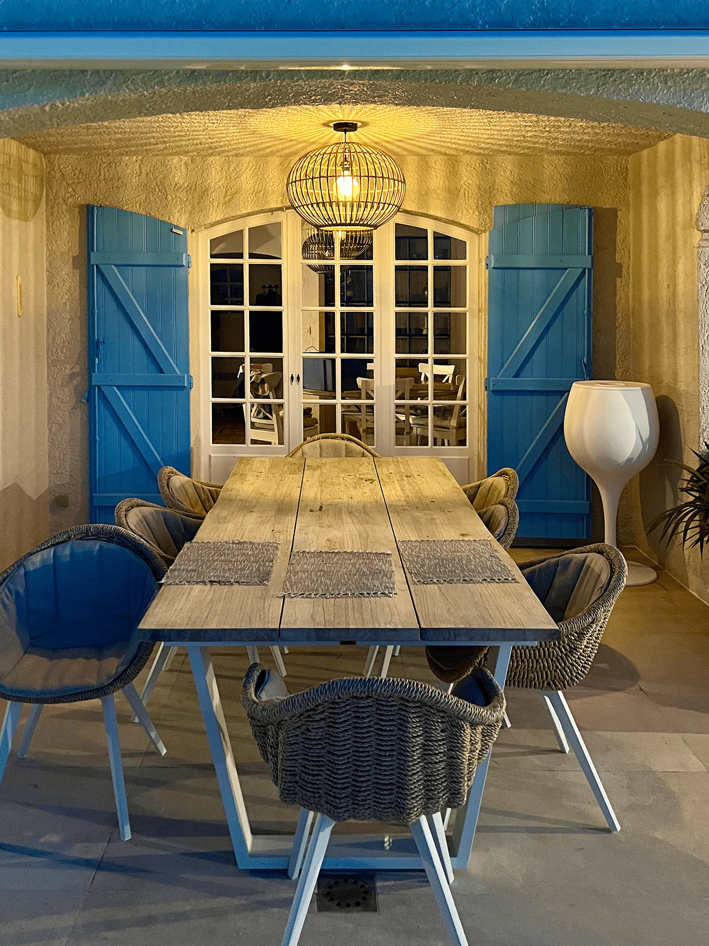 Eettafel op terras