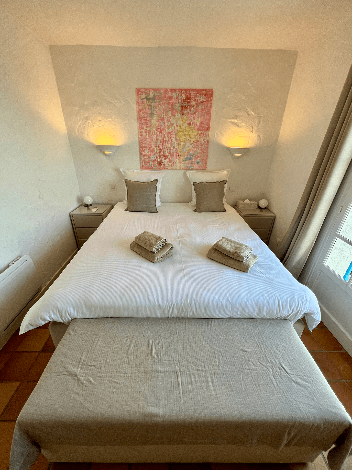 Tweepersoonsbed in masterbedroom