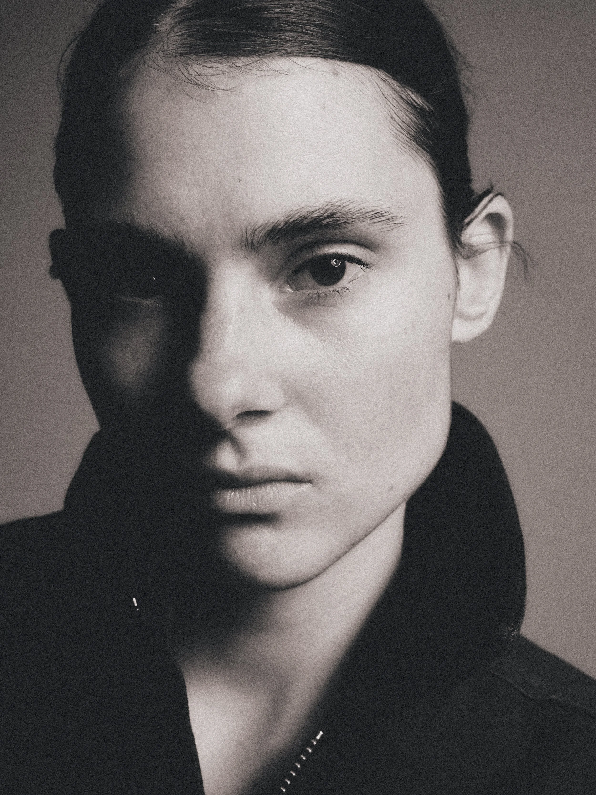 Elodie_black-and-white_03.jpeg