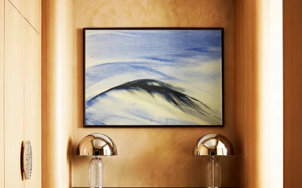 3688127-hotel-room-wild-animal-interior-details-l.jpg
