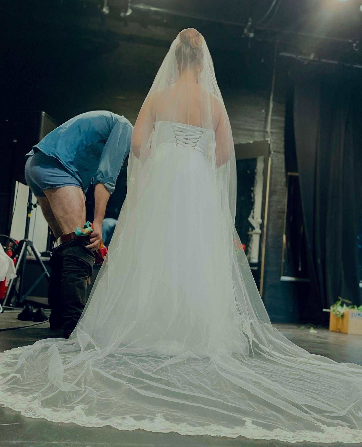 Imorgon smäller det! The wedding day! Endast två biljetter kvar! Osa i sista minuten till Impro Club bröllop hos @biljettcentrum.umea!