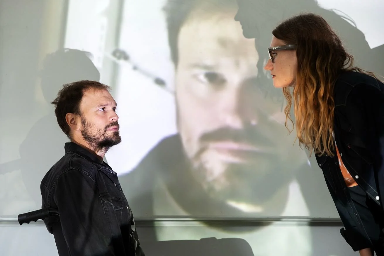 Premiär! Idag har vi premiär för Genom dina ögon! Nu kan vi massor om Ray-ban Smartglasses! Genom dina ögon är en psykologisk thriller om makt, föräldrar och barn, ensamhet och längtan. Ett drama om vad so