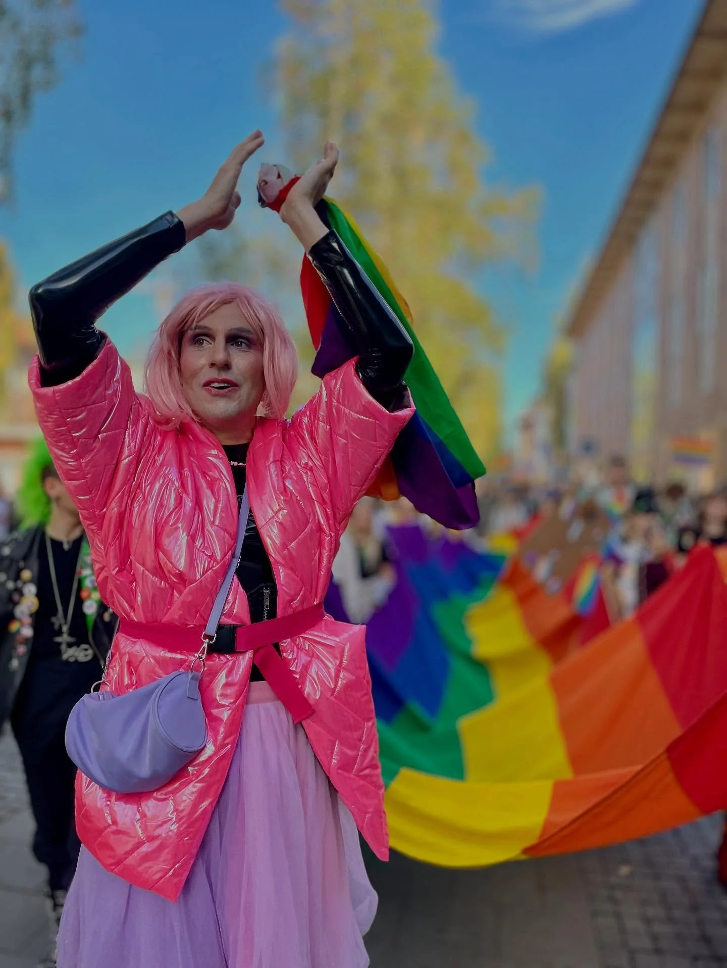 Glad pride! 🏳️‍🌈
Vilket underbart tåg ❤️ Vår @ladylovalovadrag var den mest synliga av oss. Hen är nämligen inte bara skådespelare hos oss utan även ordförande hos @rfsl_umea