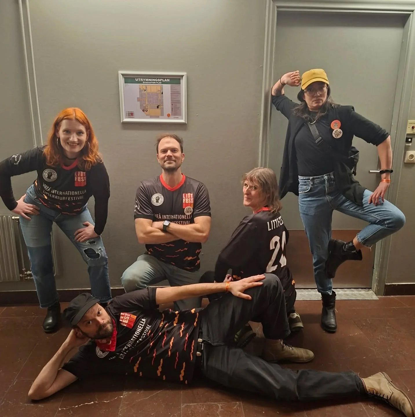 Idag &auml;r v&aring;ra spelare utl&aring;nade till ett annat lag! Vi &auml;r volont&auml;rer p&aring; Unga Littfest. Och Elenor har s&aring;klart varit utl&aring;nad l&auml;ngre &auml;n s&aring; eftersom hon &auml;r en av tre festivalingenj&ouml;rer