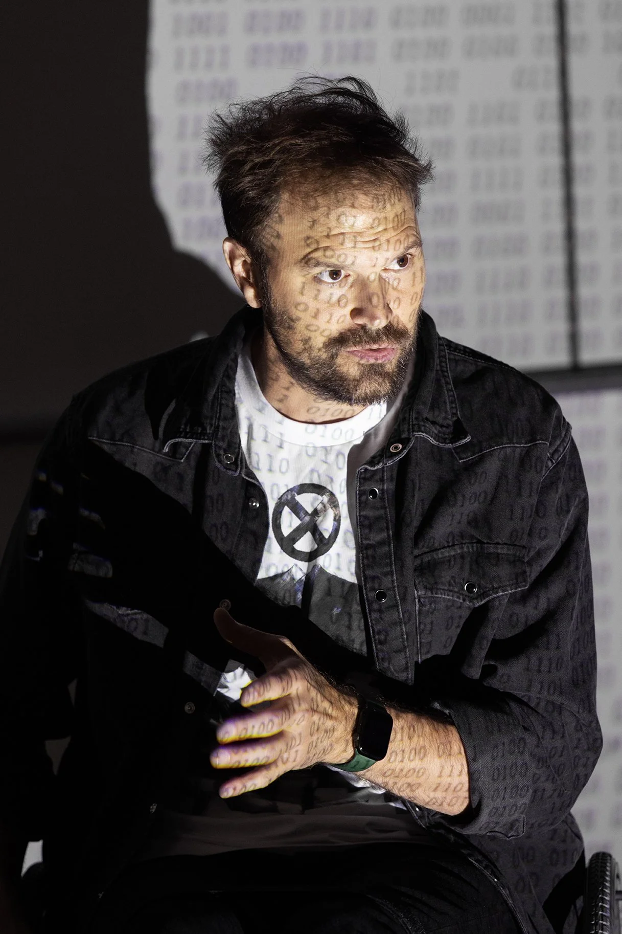 webb_Genomdinaögon_Simonochspelet_Foto:ElinBerge_Avbildad:MagnusNilssonMäki.jpg