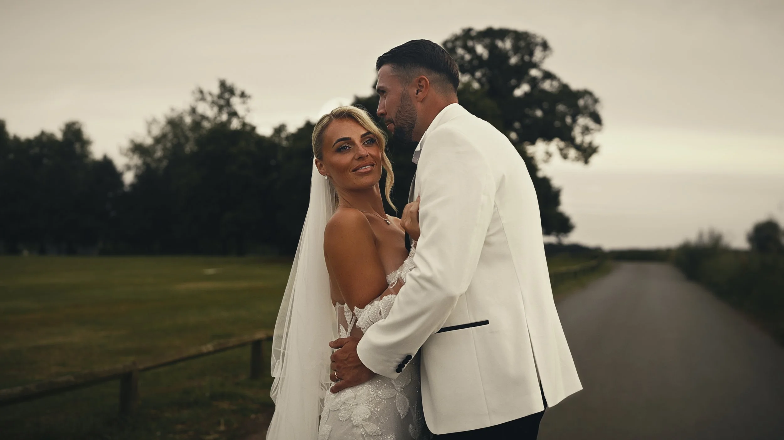 cinematic-vs-traditional-wedding-video.jpg