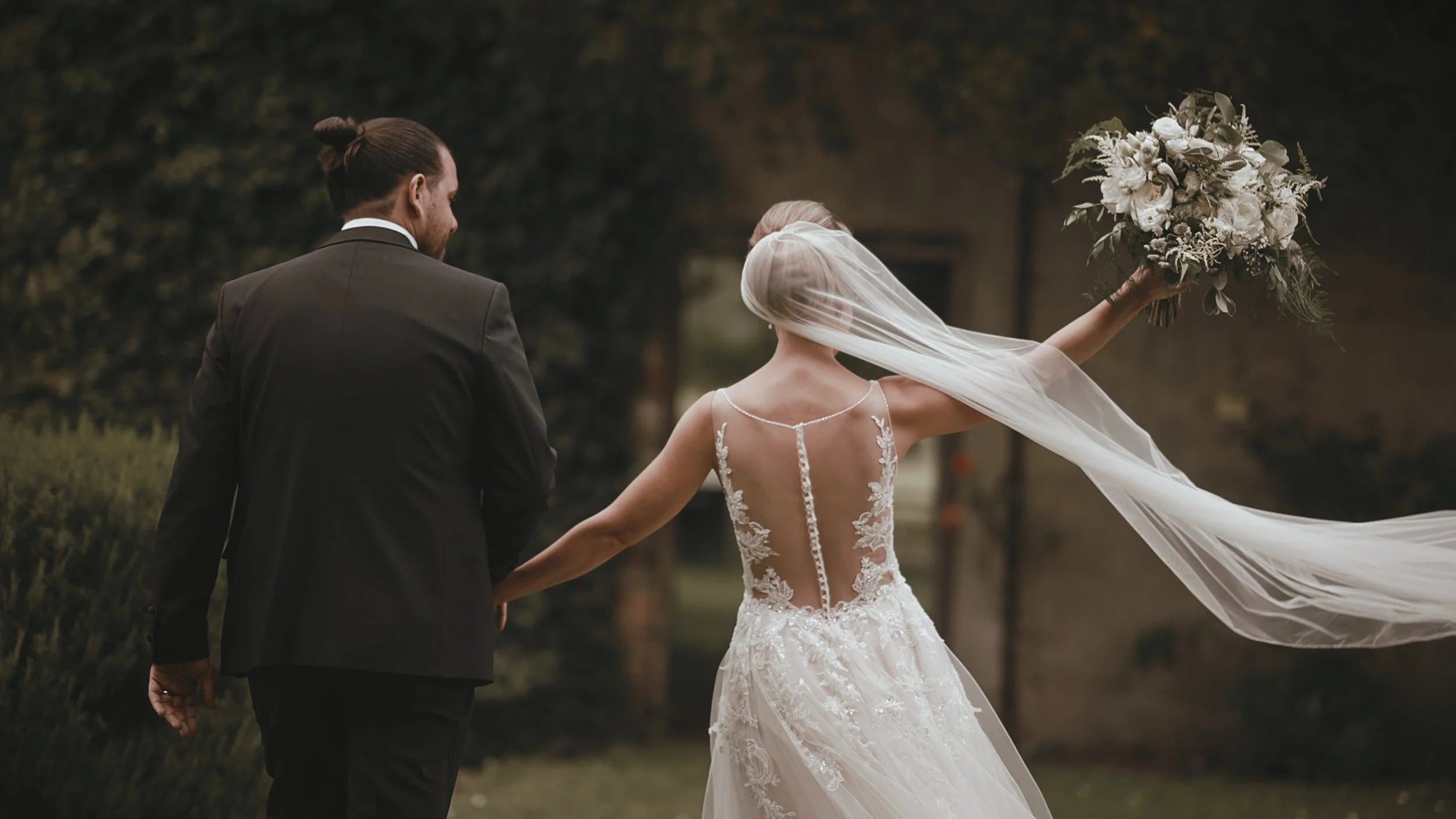 A cinematic wedding videography shot from an Oxfordshire wedding, captured by videographer Luke Batchelor Productions.
