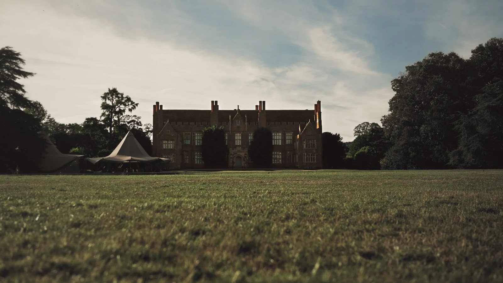 Details and candid scenes from a colourful riverside wedding video at an Oxfordshire estate beside the River Thames.