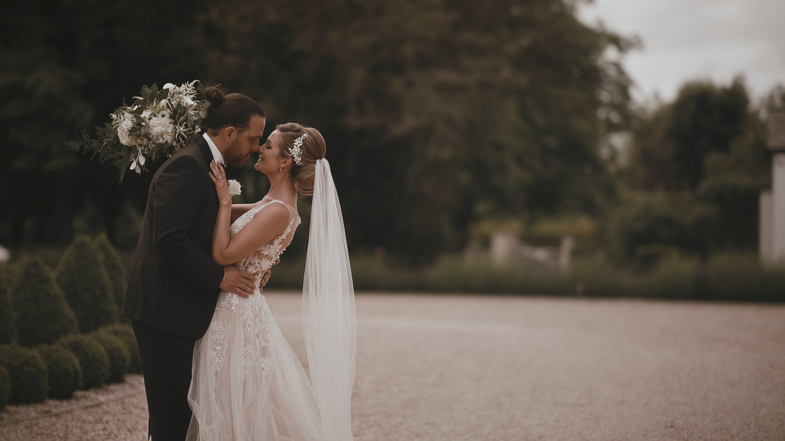 A high-end black-tie wedding at the Swynford Manor wedding venue in Suffolk, shot by Luke Batchelor.