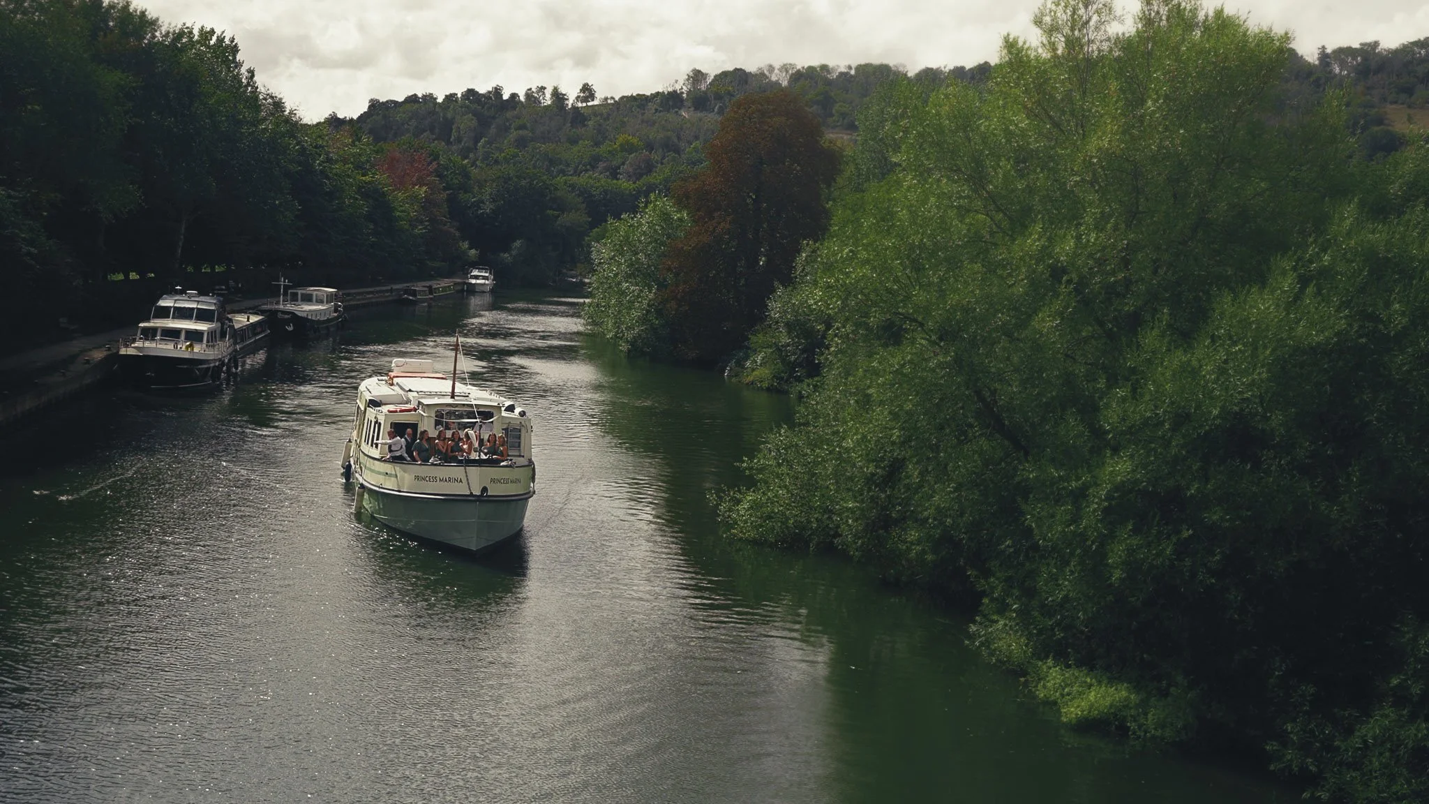 A cinematic wedding videography shot from an Oxfordshire wedding, captured by videographer Luke Batchelor Productions.