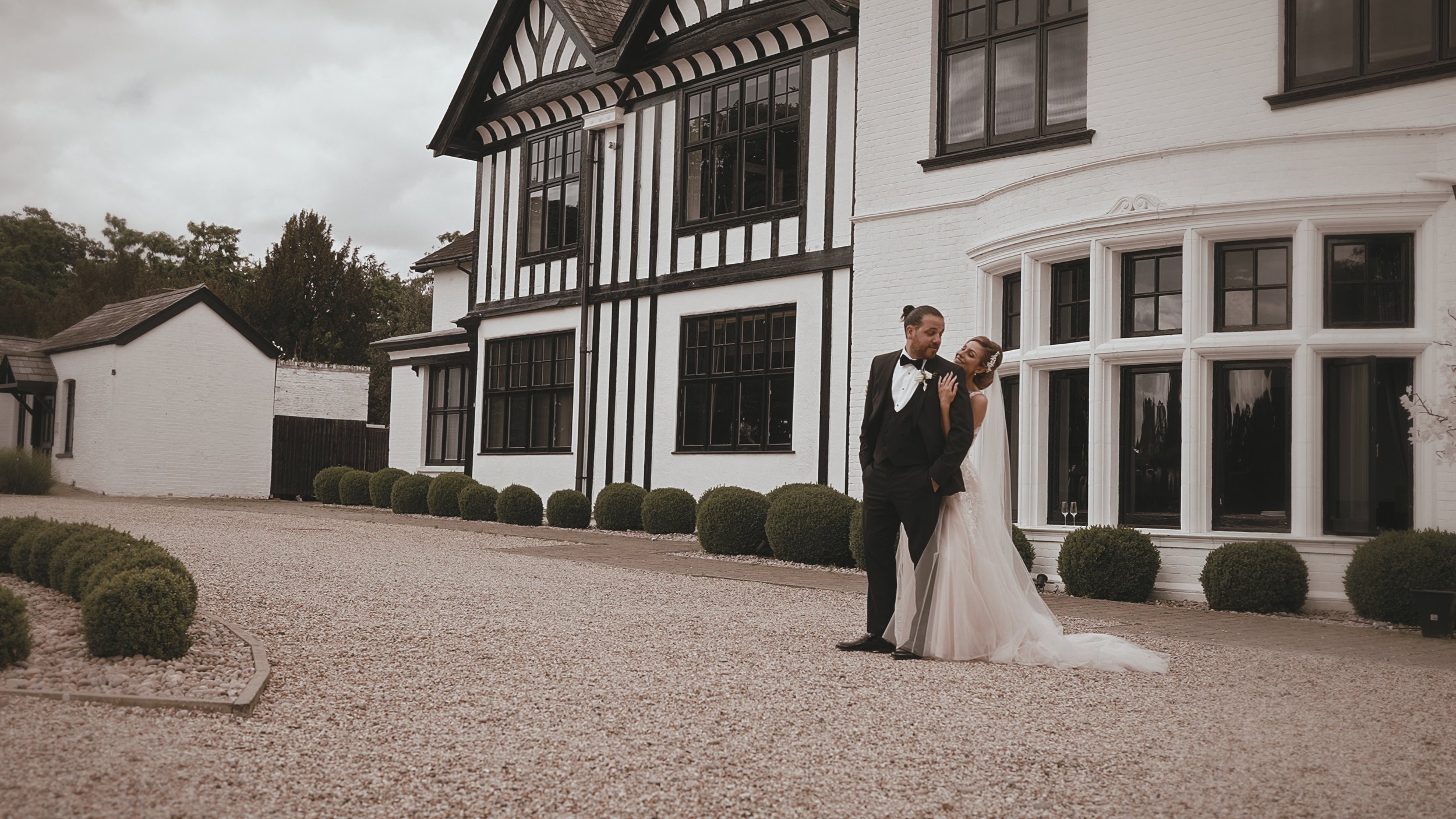 A high-end black-tie wedding at the Swynford Manor wedding venue in Suffolk, shot by Luke Batchelor.